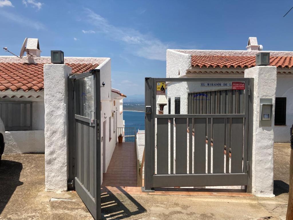 Appartement Duplex Rosas Avec Terrasse Magnifique Jacuzzi Vue Mer מראה חיצוני תמונה