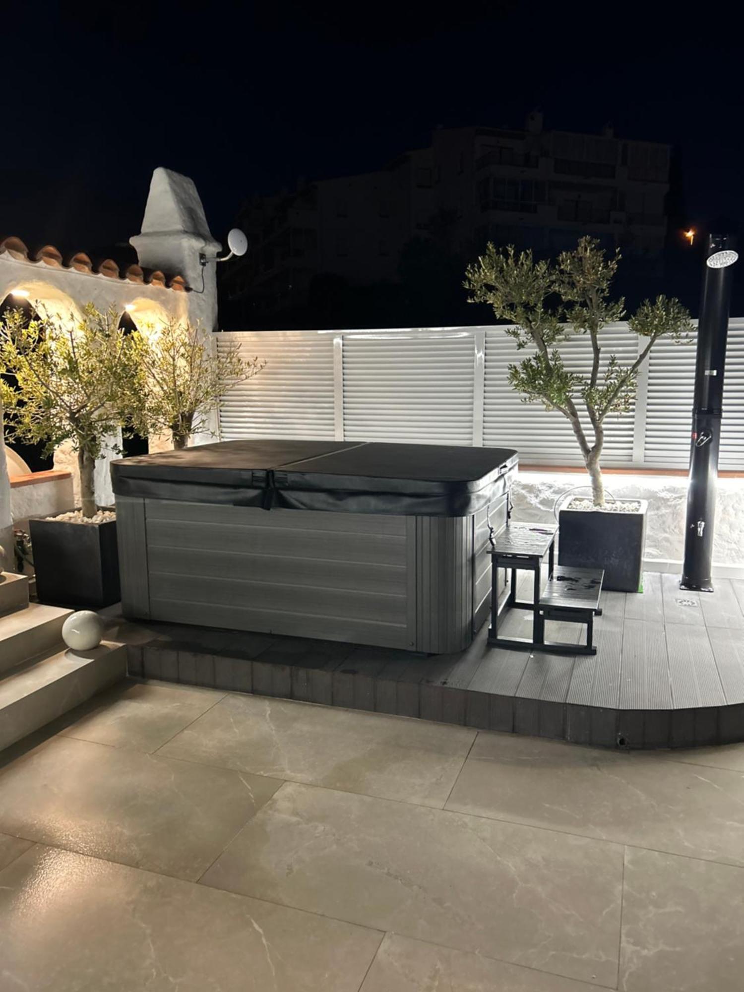 Appartement Duplex Rosas Avec Terrasse Magnifique Jacuzzi Vue Mer מראה חיצוני תמונה