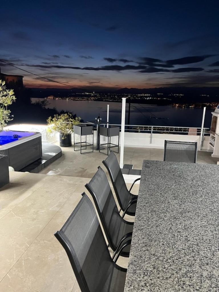 Appartement Duplex Rosas Avec Terrasse Magnifique Jacuzzi Vue Mer מראה חיצוני תמונה