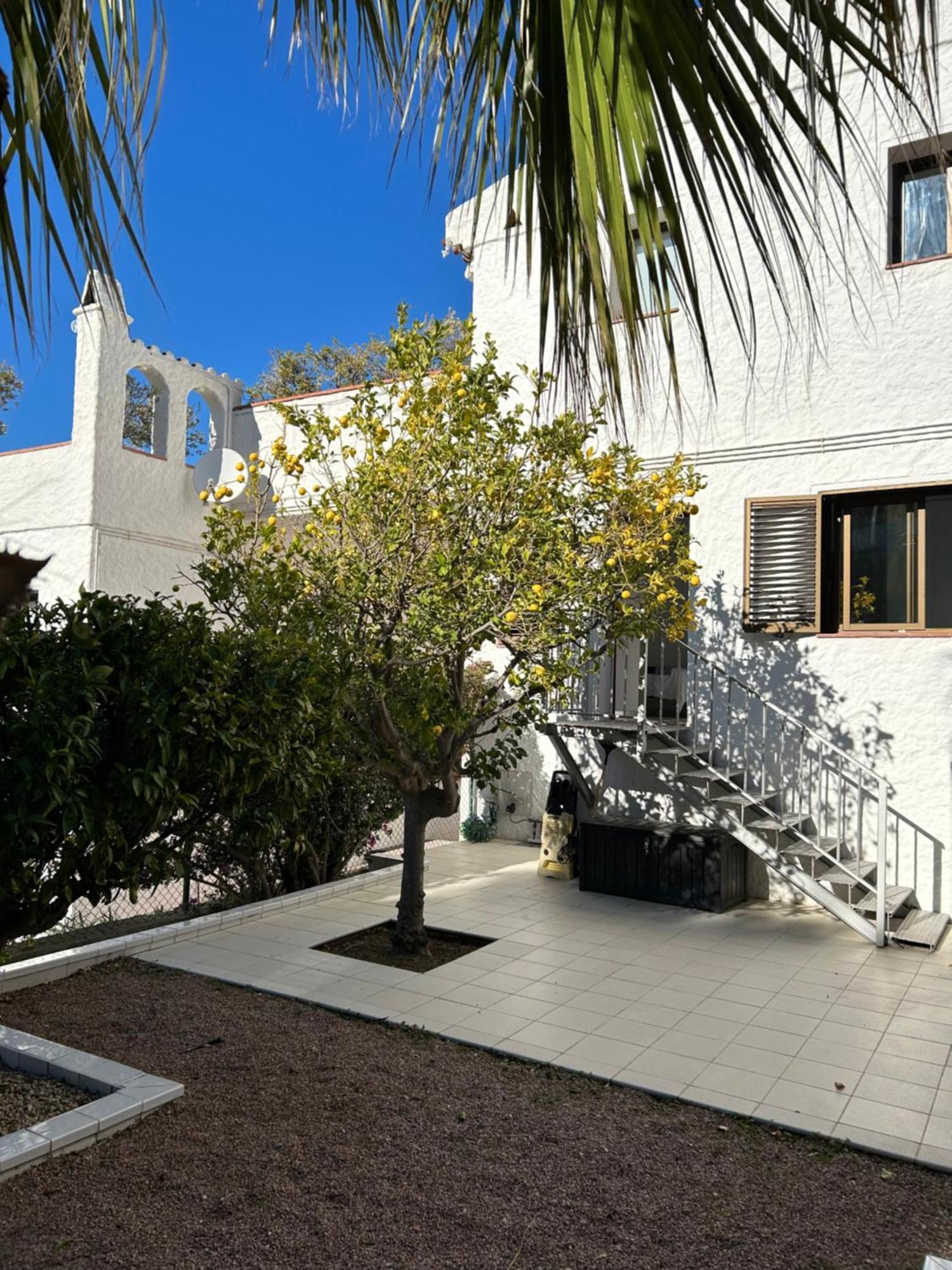 Appartement Duplex Rosas Avec Terrasse Magnifique Jacuzzi Vue Mer מראה חיצוני תמונה