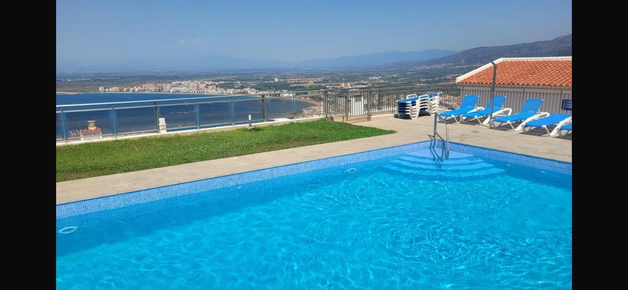 Appartement Duplex Rosas Avec Terrasse Magnifique Jacuzzi Vue Mer מראה חיצוני תמונה
