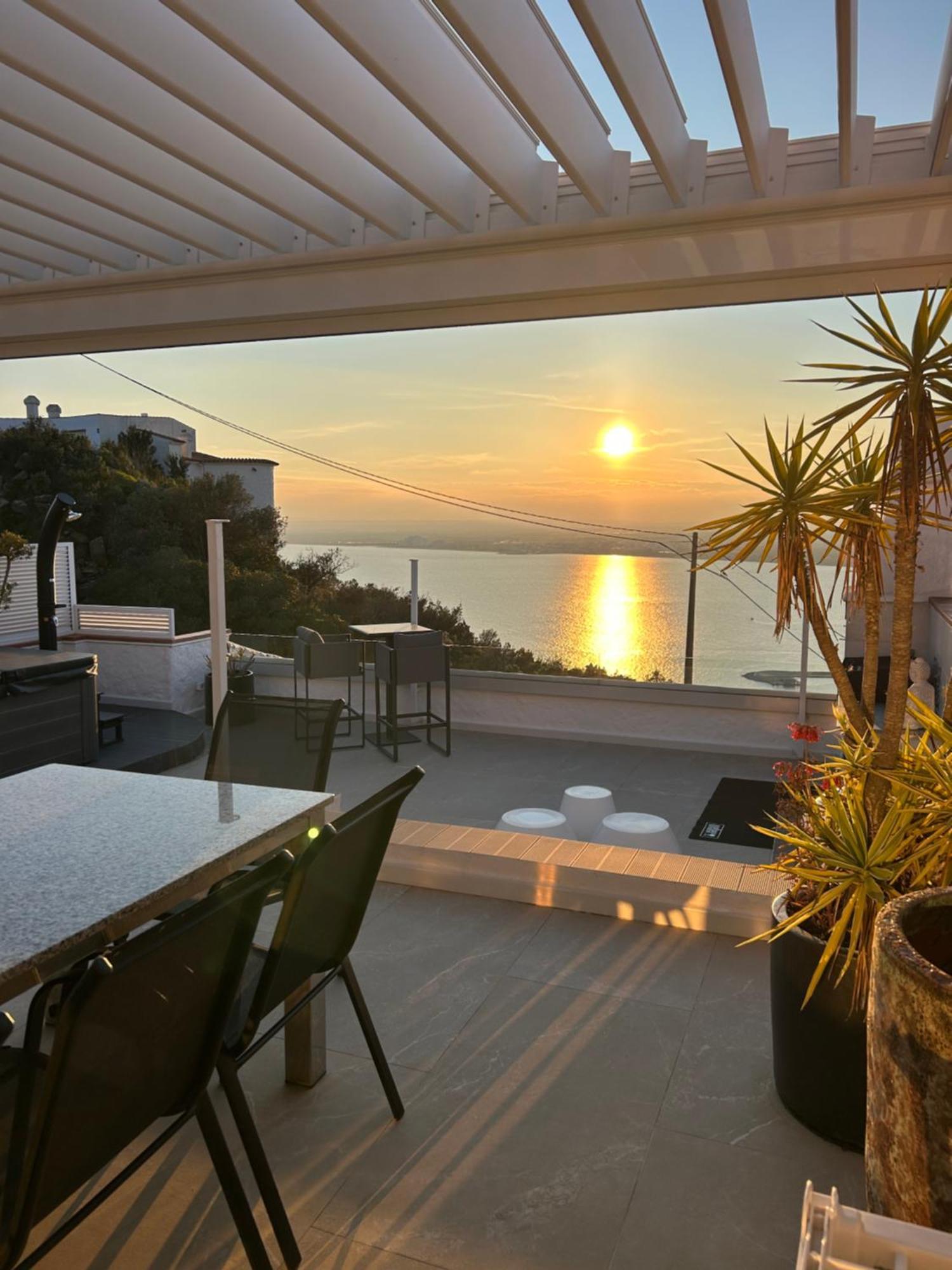 Appartement Duplex Rosas Avec Terrasse Magnifique Jacuzzi Vue Mer מראה חיצוני תמונה