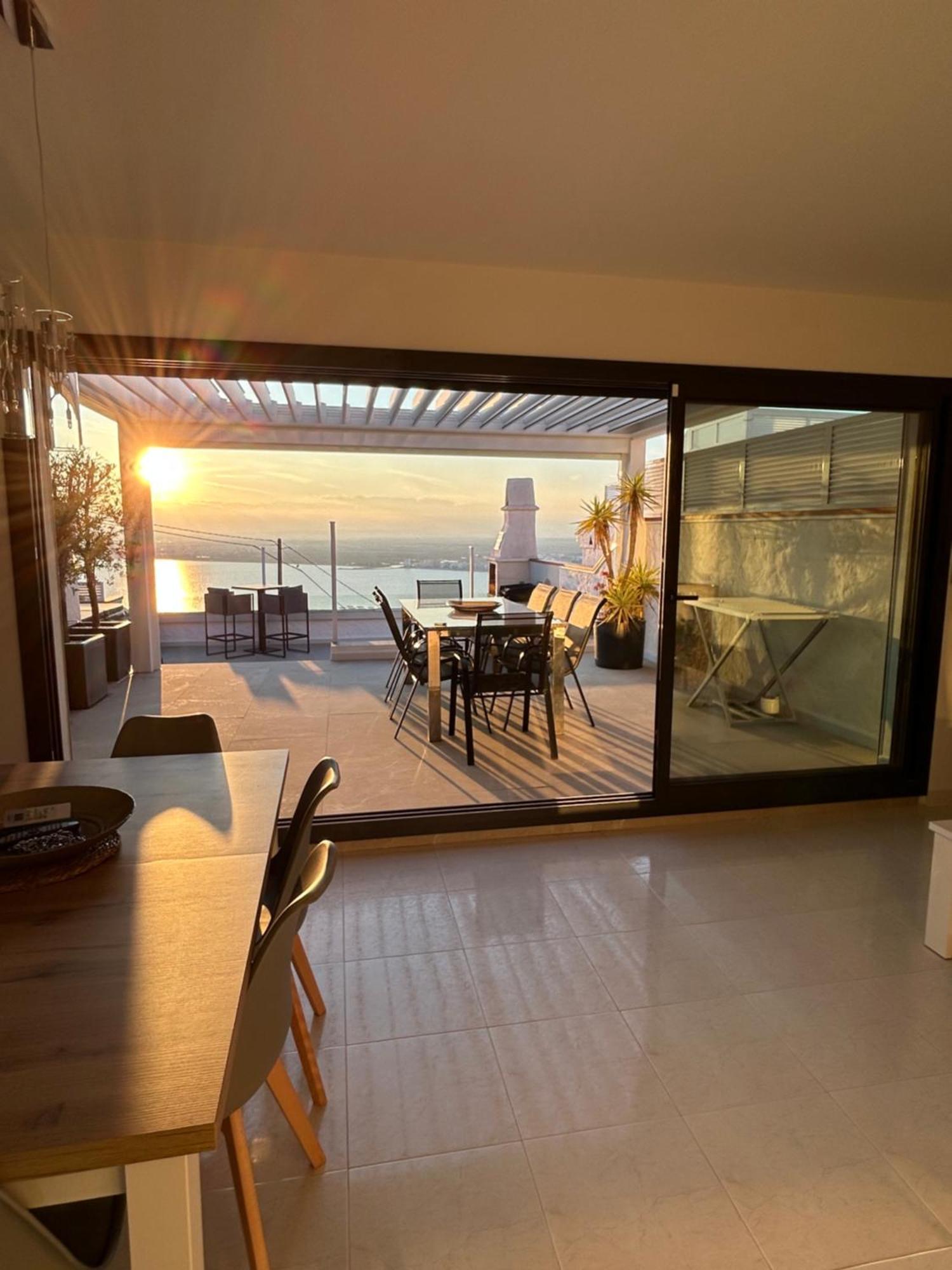 Appartement Duplex Rosas Avec Terrasse Magnifique Jacuzzi Vue Mer מראה חיצוני תמונה
